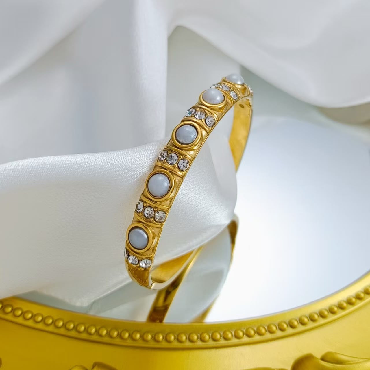 Pearl bangle