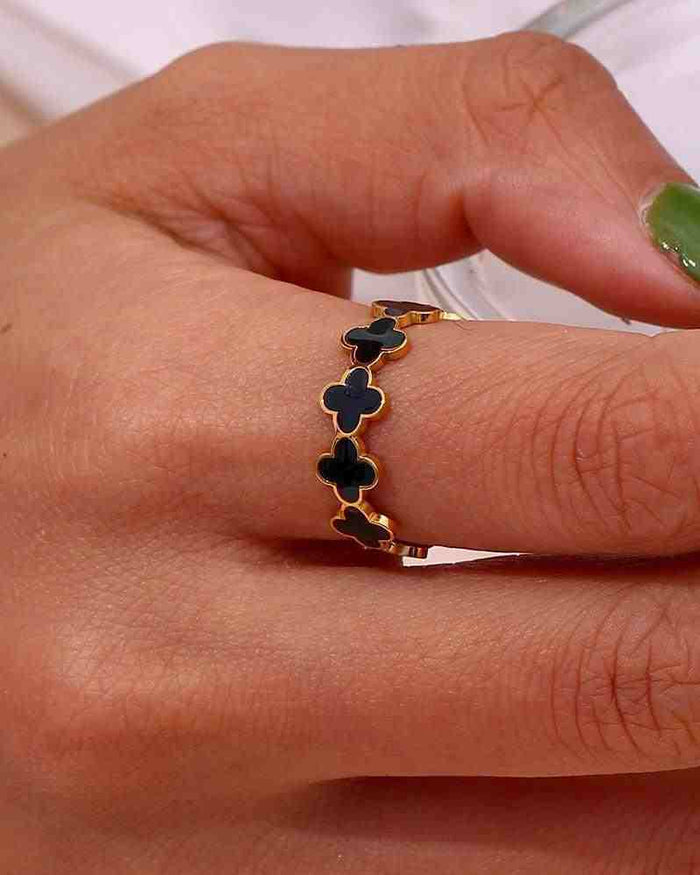 Clover ring