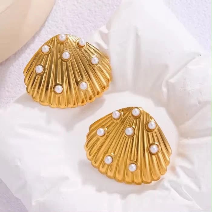 C-shell earring