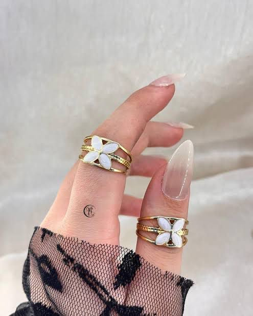 Minimal Flower Ring (adjustable)