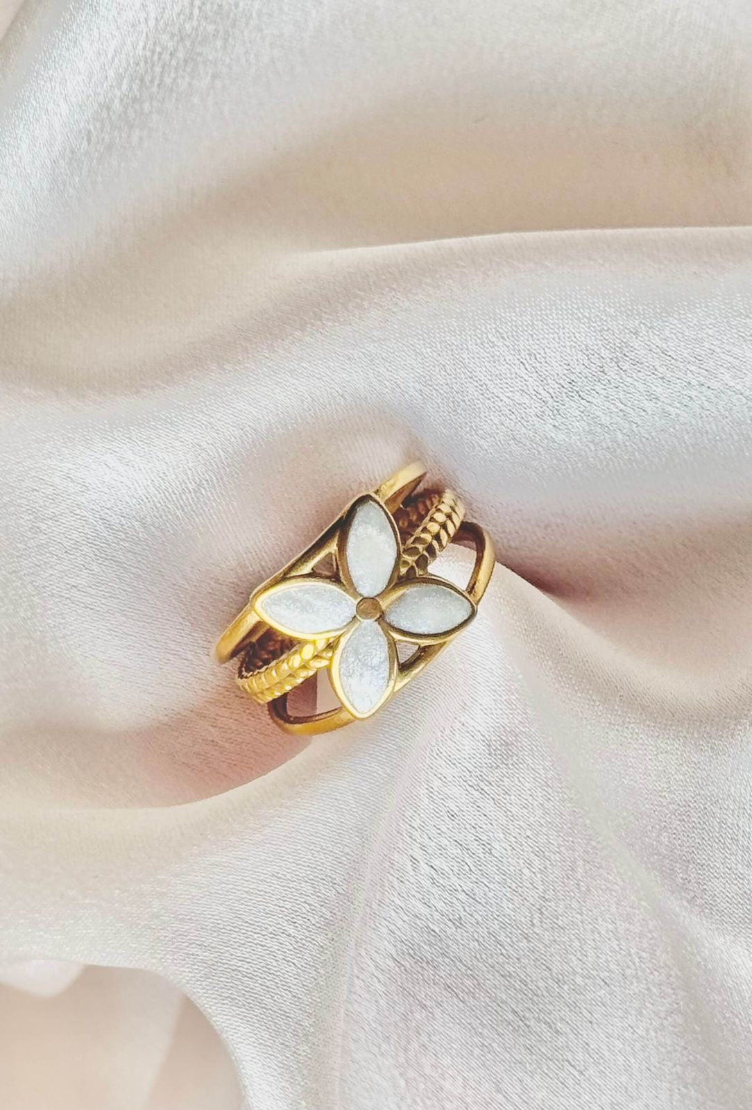 Minimal Flower Ring (adjustable)