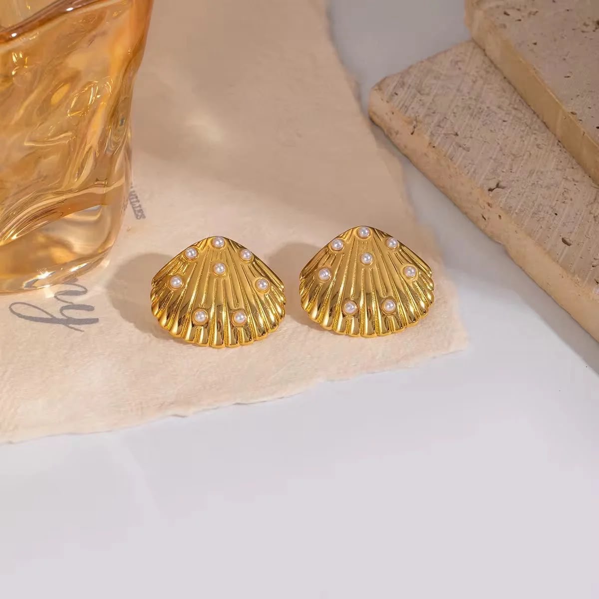 C-shell earring