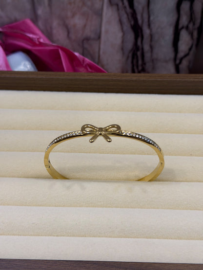 Bow Stoned Cuff