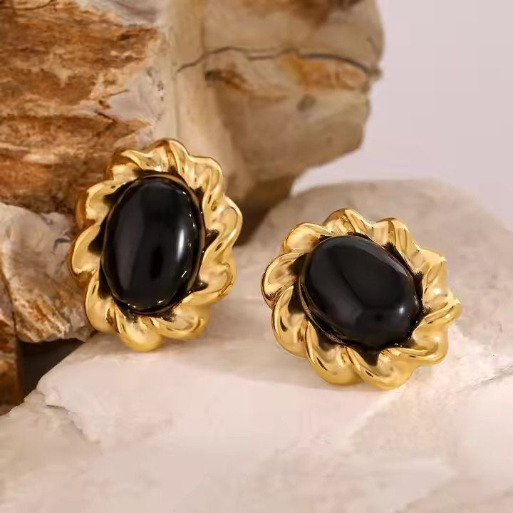 Vintage Black Oval Earring