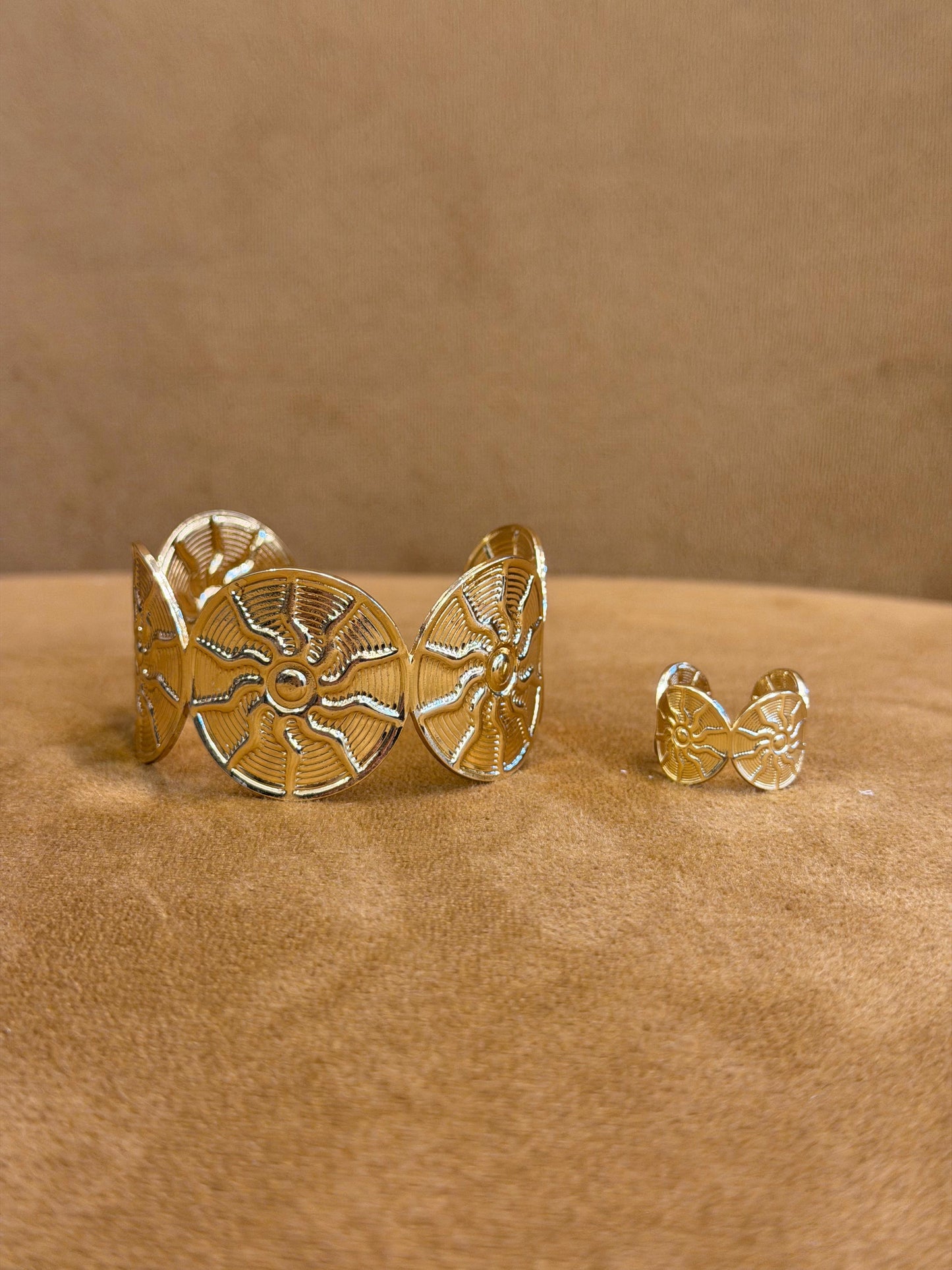 Arm Cuff / Handcuff With Ring (adjustable)