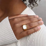 Black & white ring