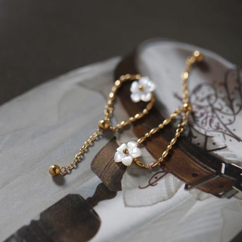 Tulip adjustable ring