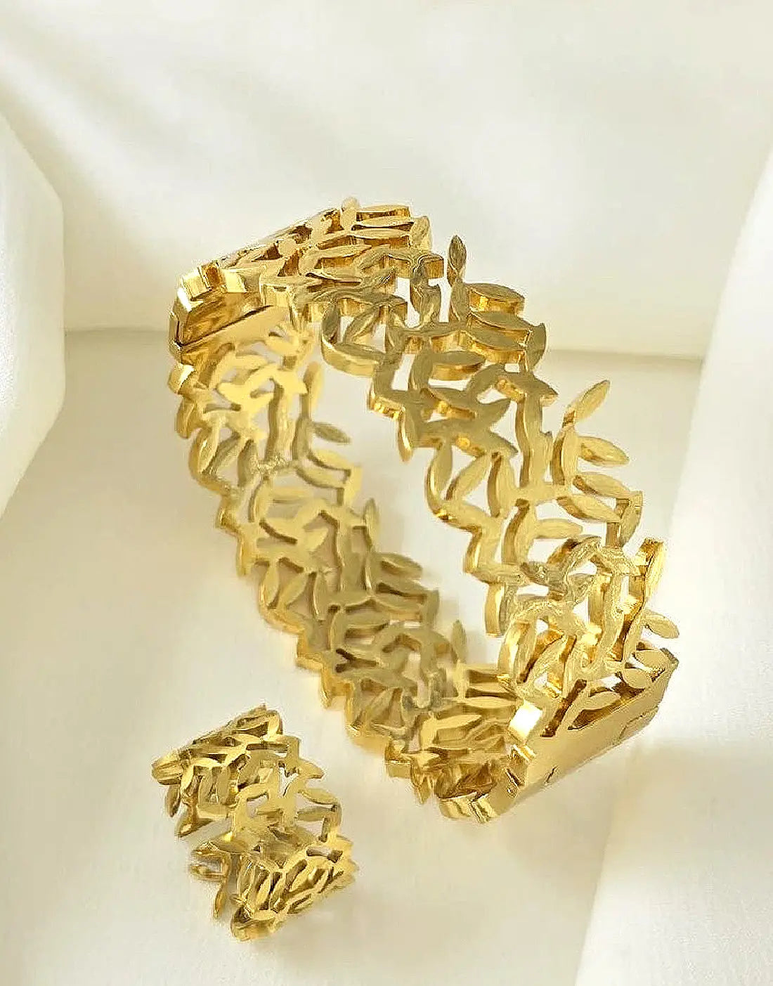 Leaf cuff