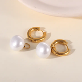 Pearl earring