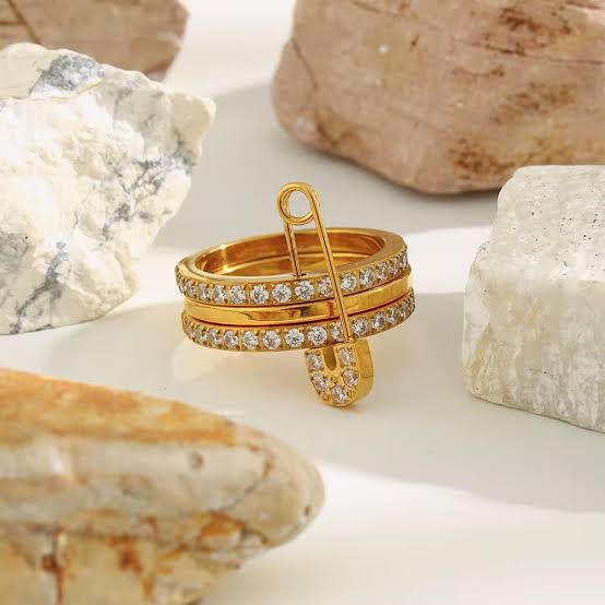 Safety pin  ring