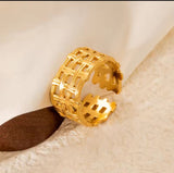 Geometric chunky adjustable ring