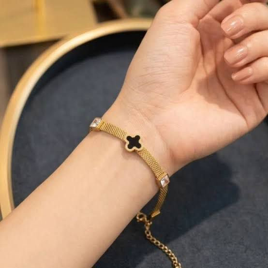 Clover Mesh Bracelet