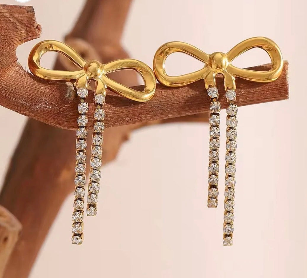 Bow earring