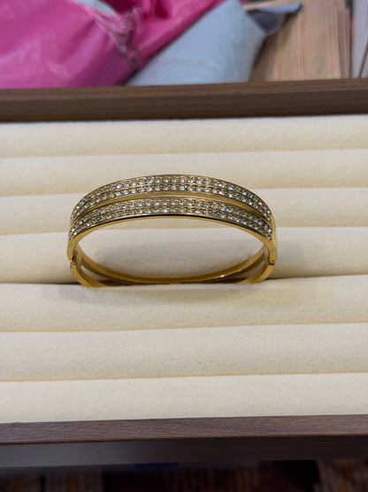 Luxury Bold HandCuff