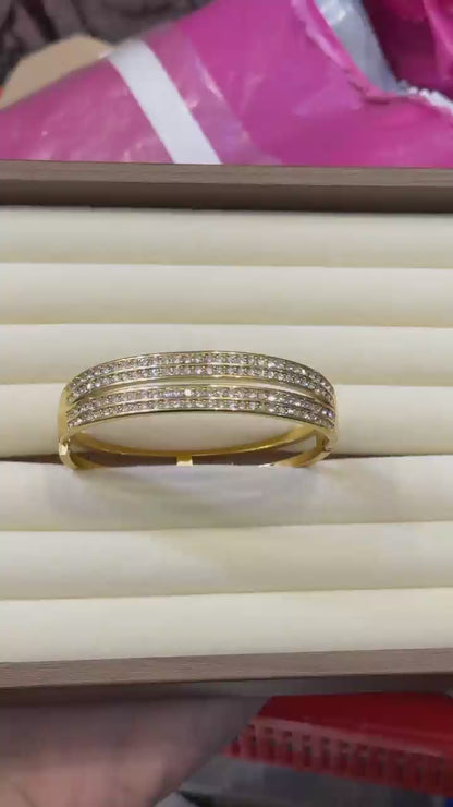 Luxury Bold HandCuff