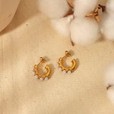 Pearl earring