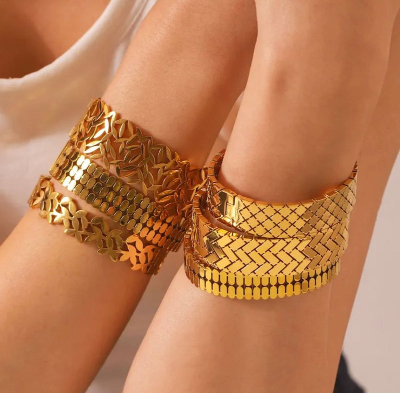 BRACELET