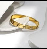 Clover handcuff