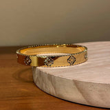 Clover handcuff